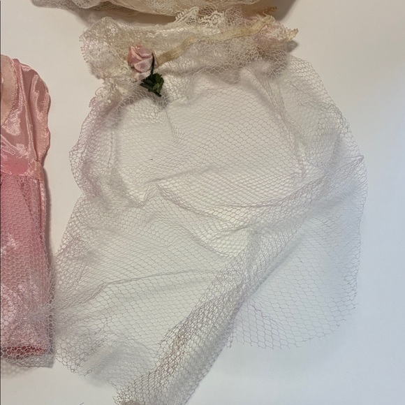 Assorted Vintage 50s & 60s Doll Clothing Set with Red, White, and Pink Pieces - Picture 4 of 9